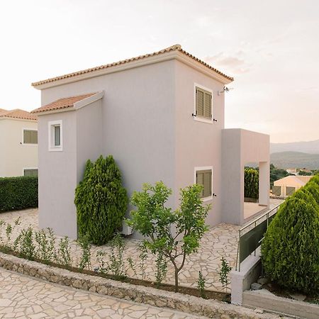 Vasilopoulos Residences - Villa Emelia With Shared Pool Аргостолион Экстерьер фото