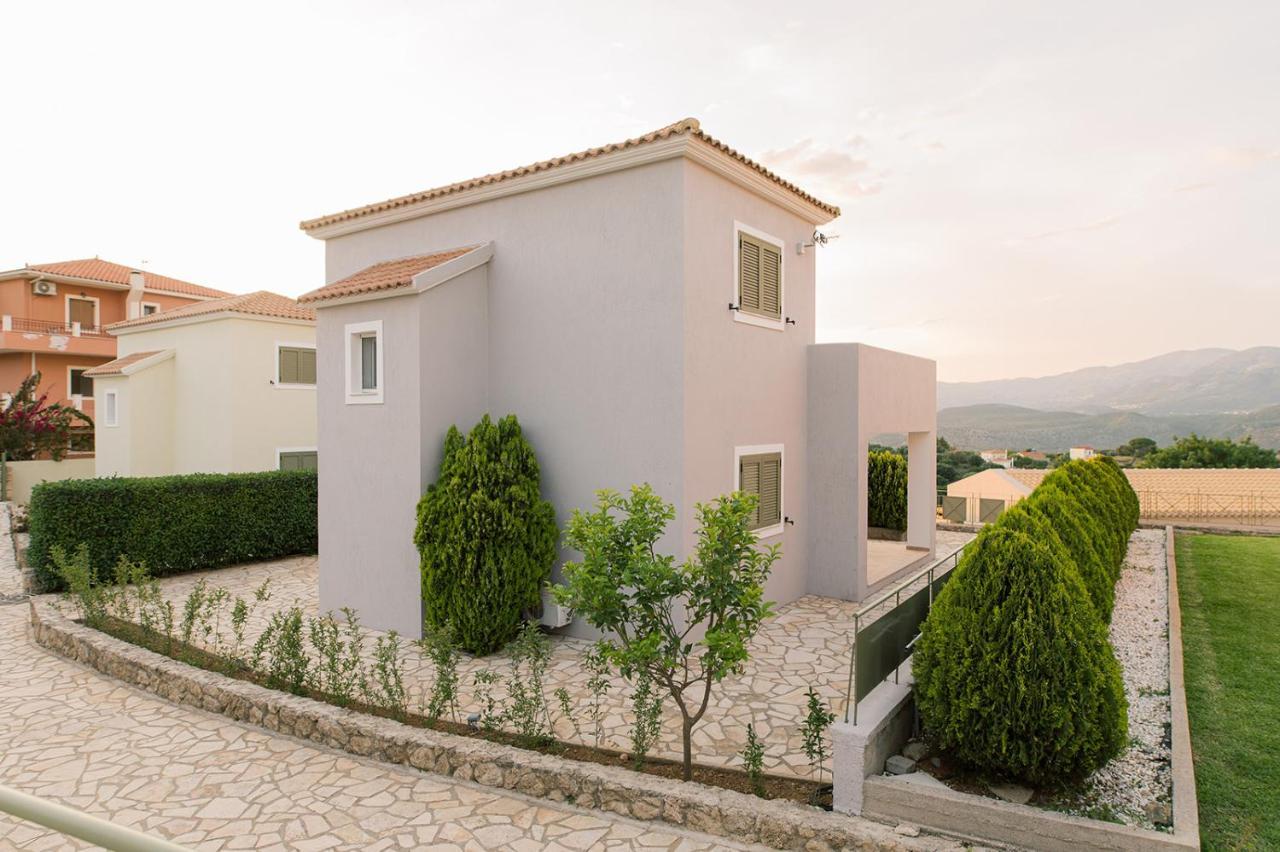 Vasilopoulos Residences - Villa Emelia With Shared Pool Аргостолион Экстерьер фото